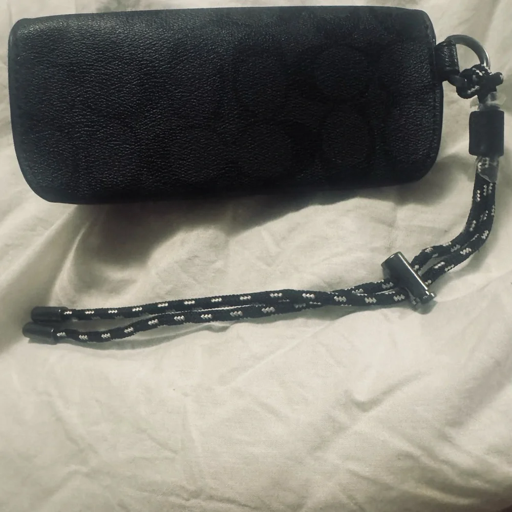 Coach leather black signature sunglasses/glasses lanyard case. Rare! - Picture 2 of 11